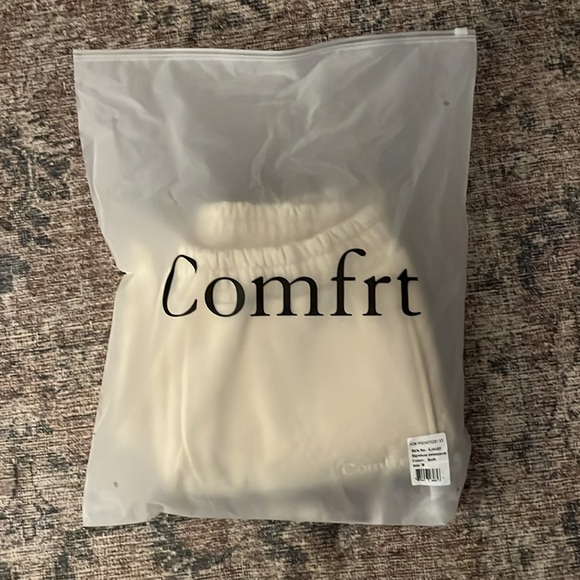 NEVER WORN NWT Comfrt sweatpants - Picture 1 of 7